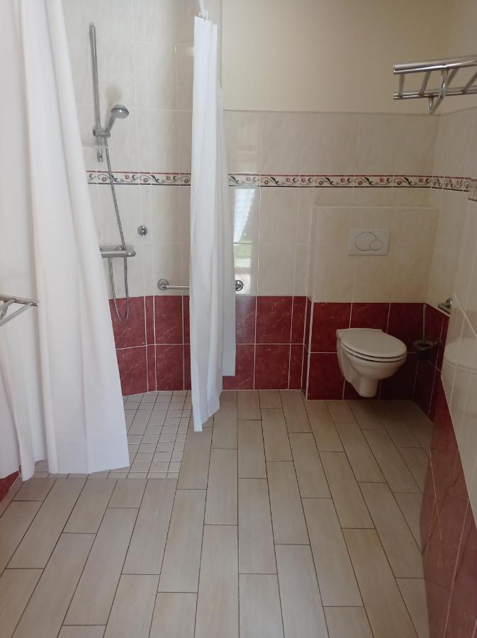 Saint-Hilaire-des-Landes Chambres D'Hotes La Roche المظهر الخارجي الصورة